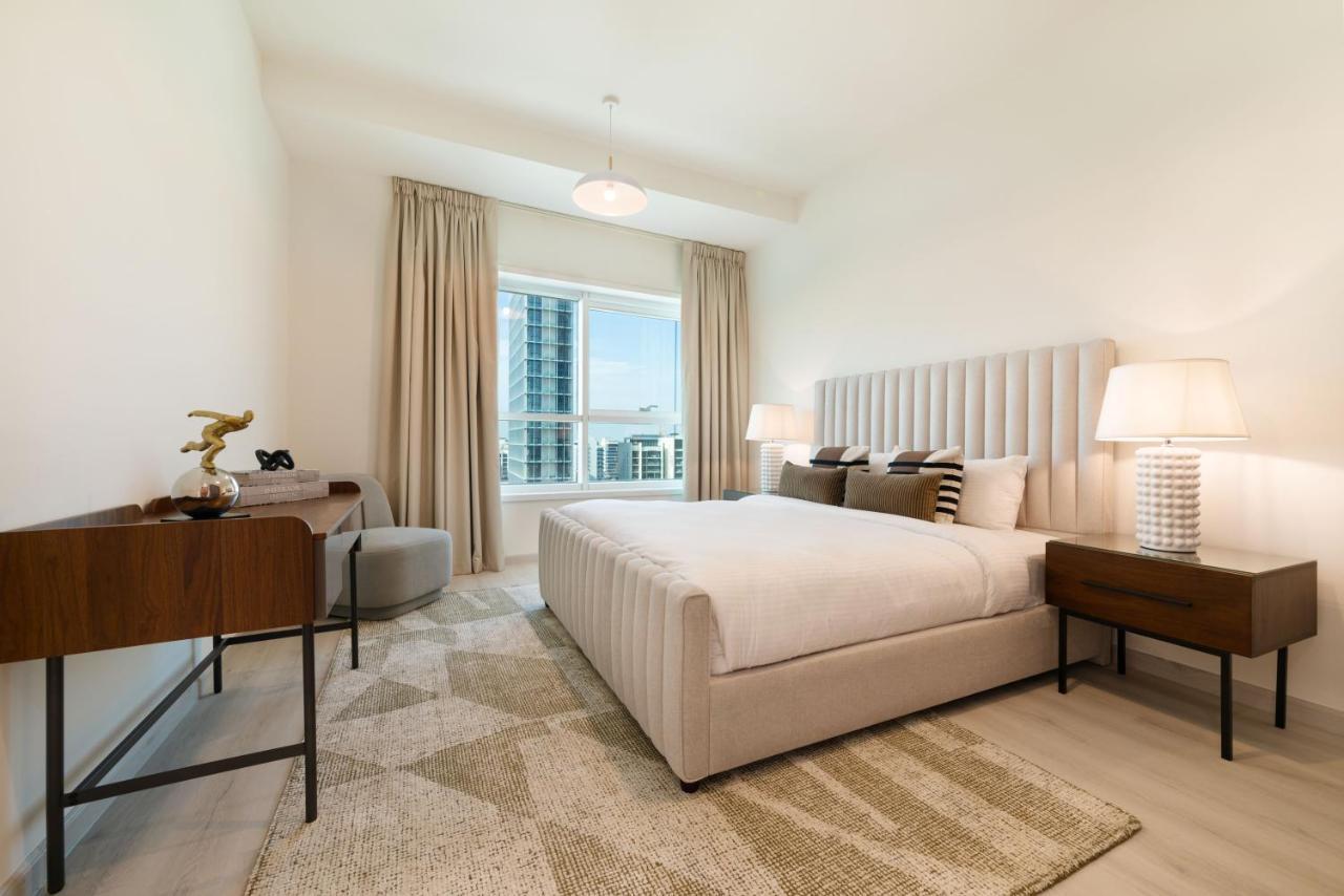 Апартаменты Maison Privee - Millennium Executive Tower Дубай Экстерьер фото