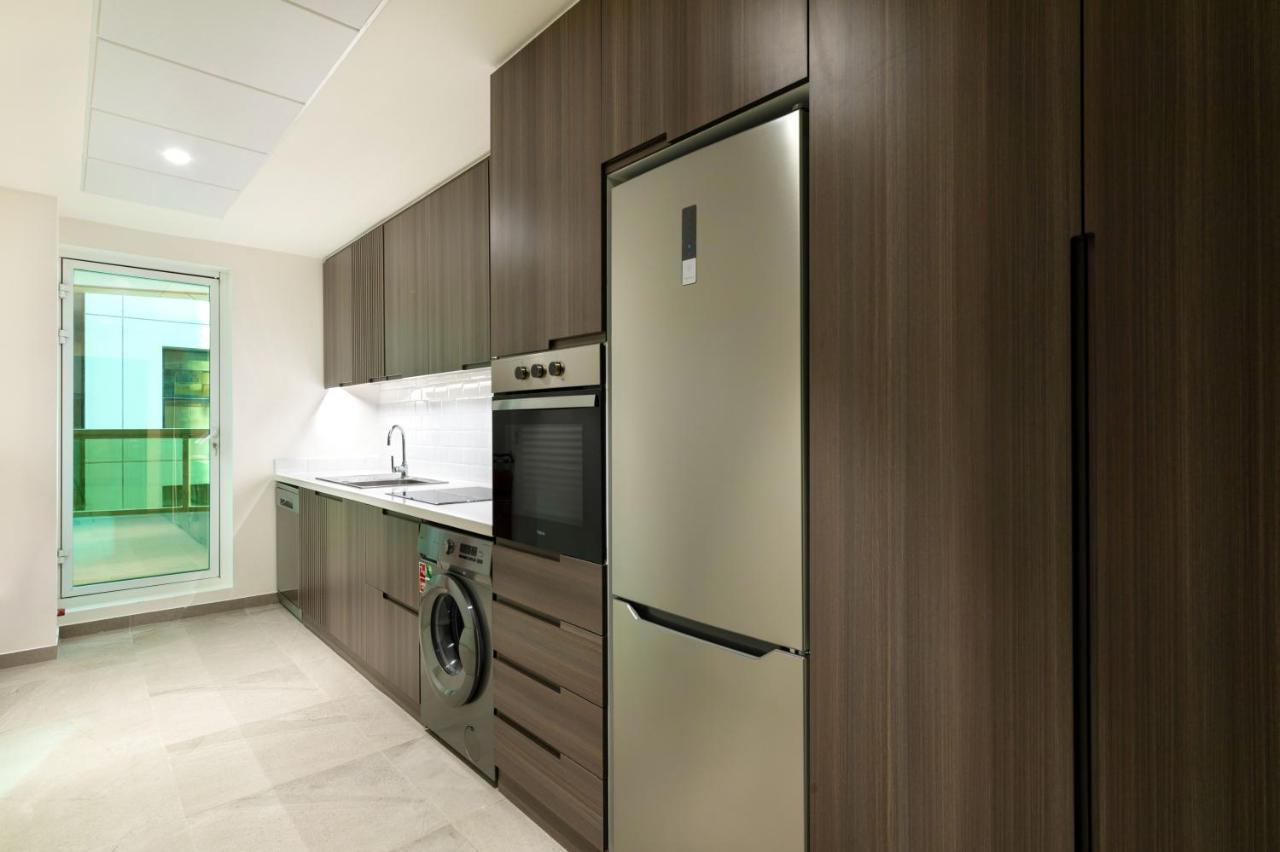 Апартаменты Maison Privee - Millennium Executive Tower Дубай Экстерьер фото