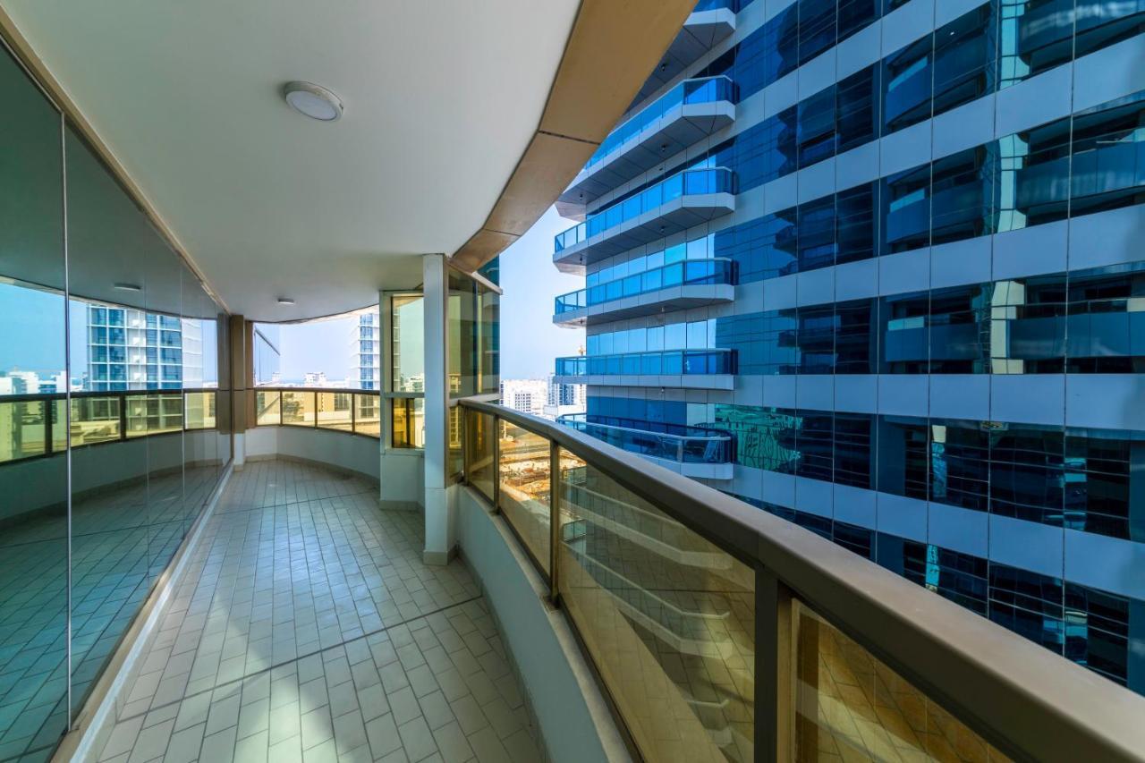 Апартаменты Maison Privee - Millennium Executive Tower Дубай Экстерьер фото